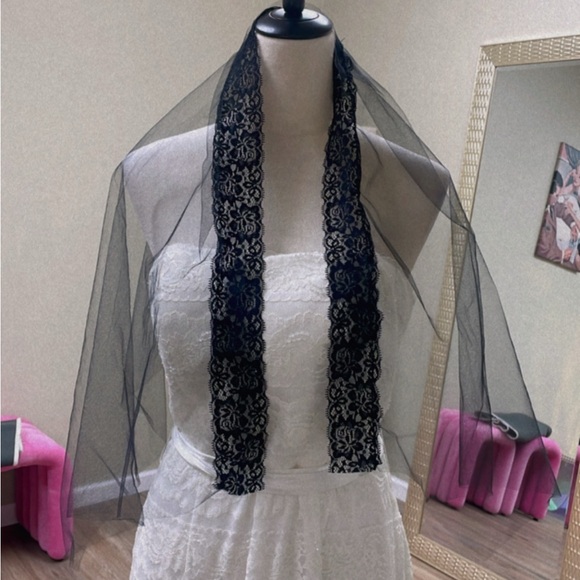 Accessories - BLACK MANTILLA VEIL